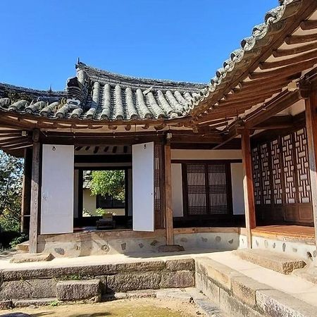 Gyeongju Stone Lantern Home Hanok Stay Exterior photo