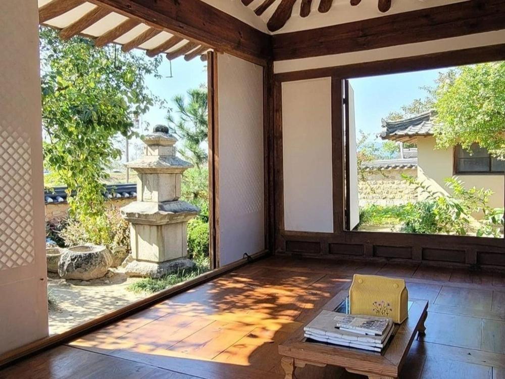 Gyeongju Stone Lantern Home Hanok Stay Exterior photo