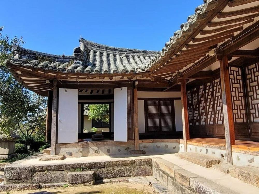 Gyeongju Stone Lantern Home Hanok Stay Exterior photo