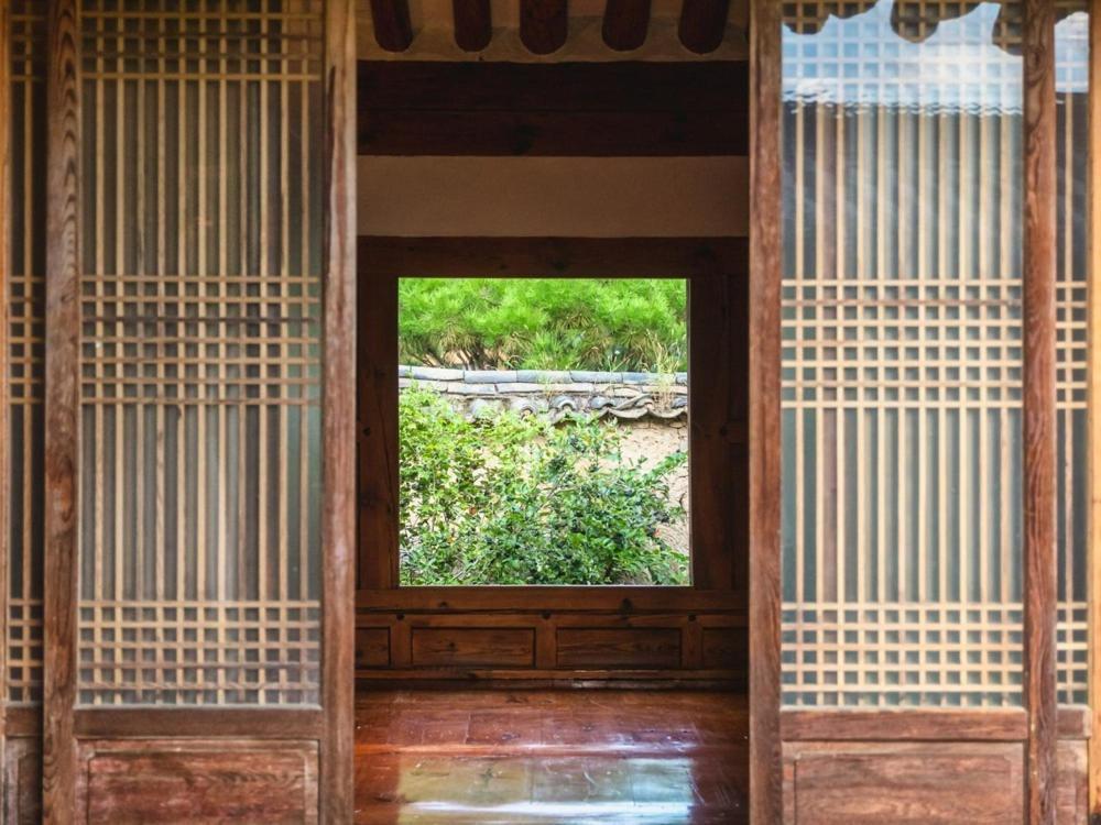 Gyeongju Stone Lantern Home Hanok Stay Exterior photo